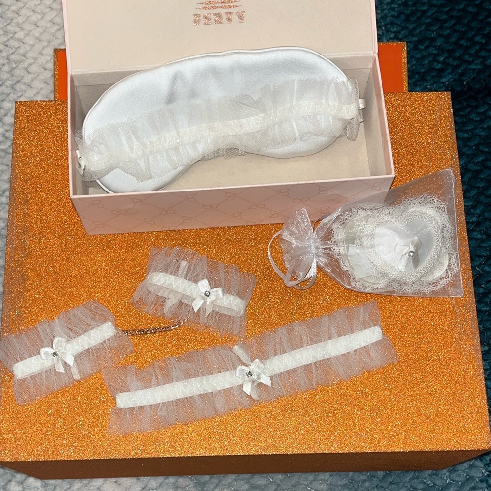 Savage X Fenty White Bridal Sleep Set